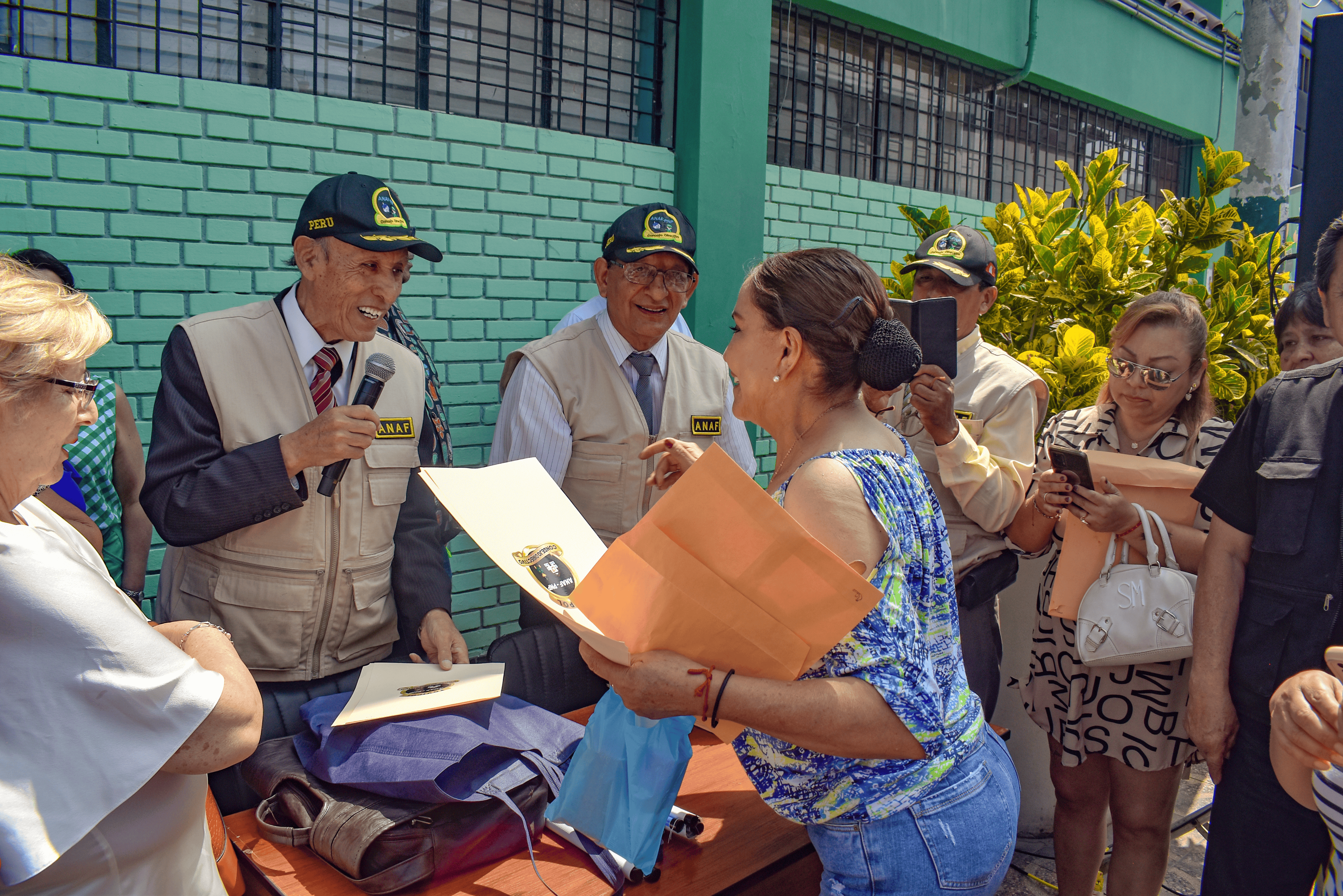 FOVIPOL entrega liquidación de adjudicación de viviendas a más de 100 miembros de ANAF tras 25 años de espera