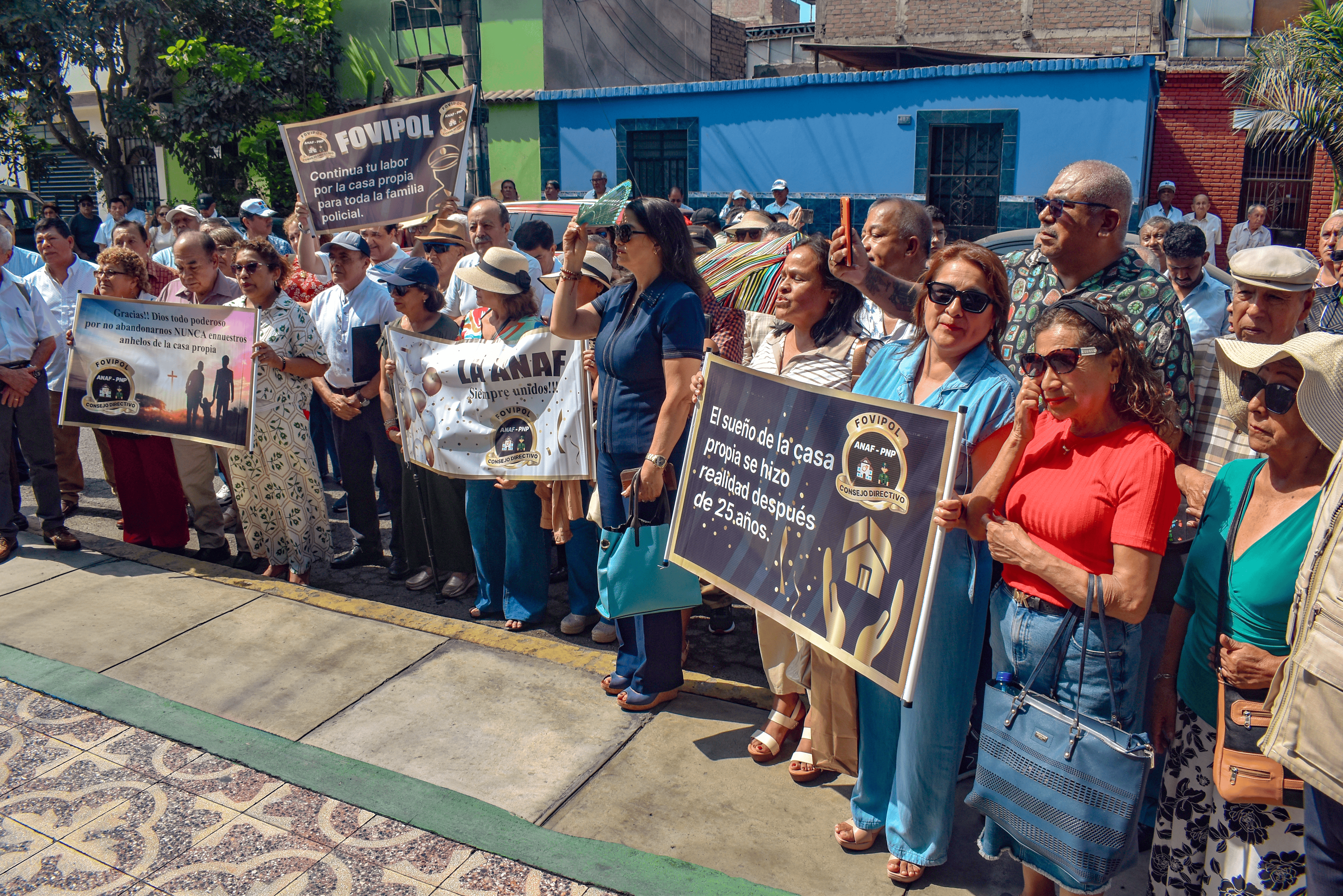 FOVIPOL entrega liquidación de adjudicación de viviendas a más de 100 miembros de ANAF tras 25 años de espera