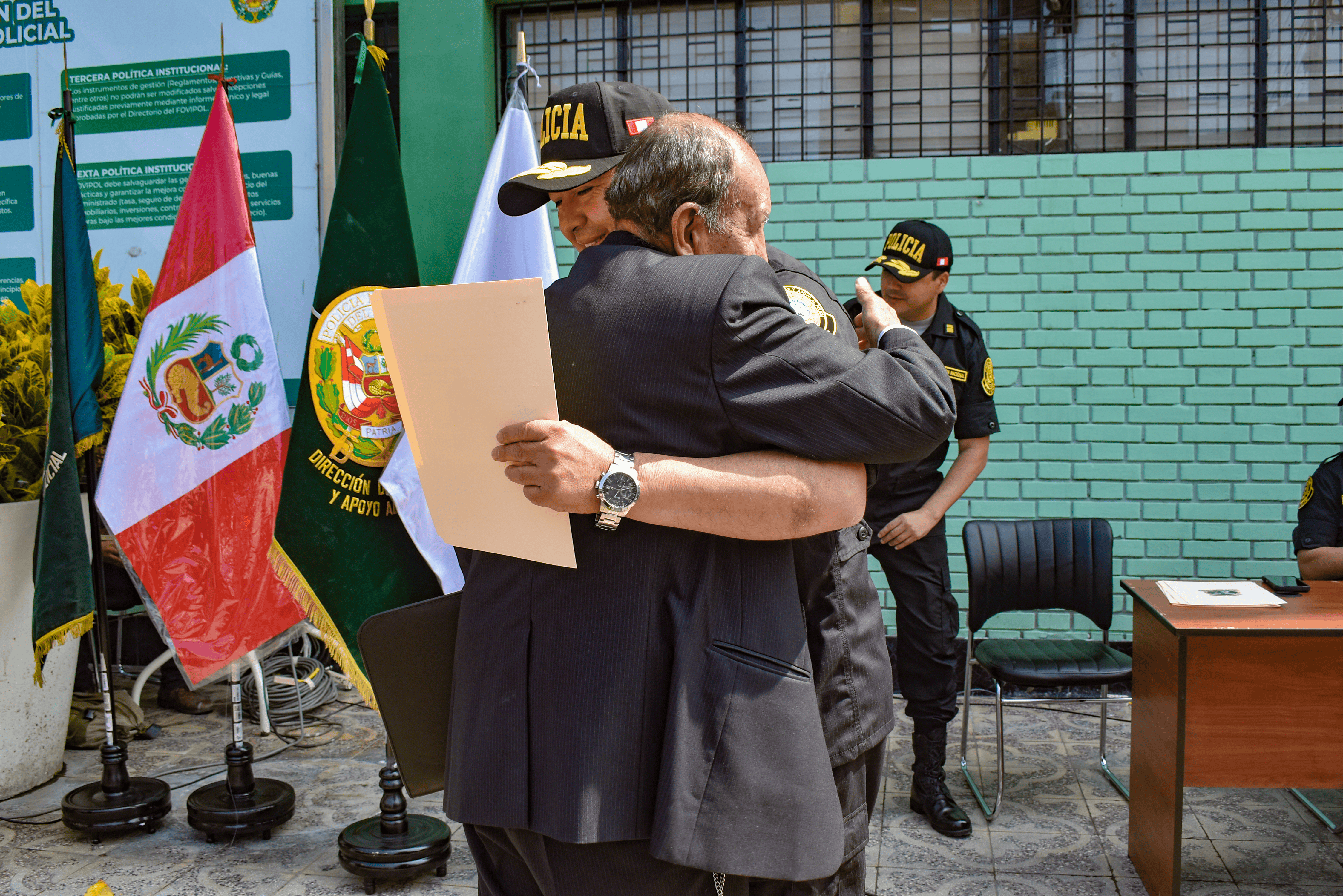 FOVIPOL entrega liquidación de adjudicación de viviendas a más de 100 miembros de ANAF tras 25 años de espera