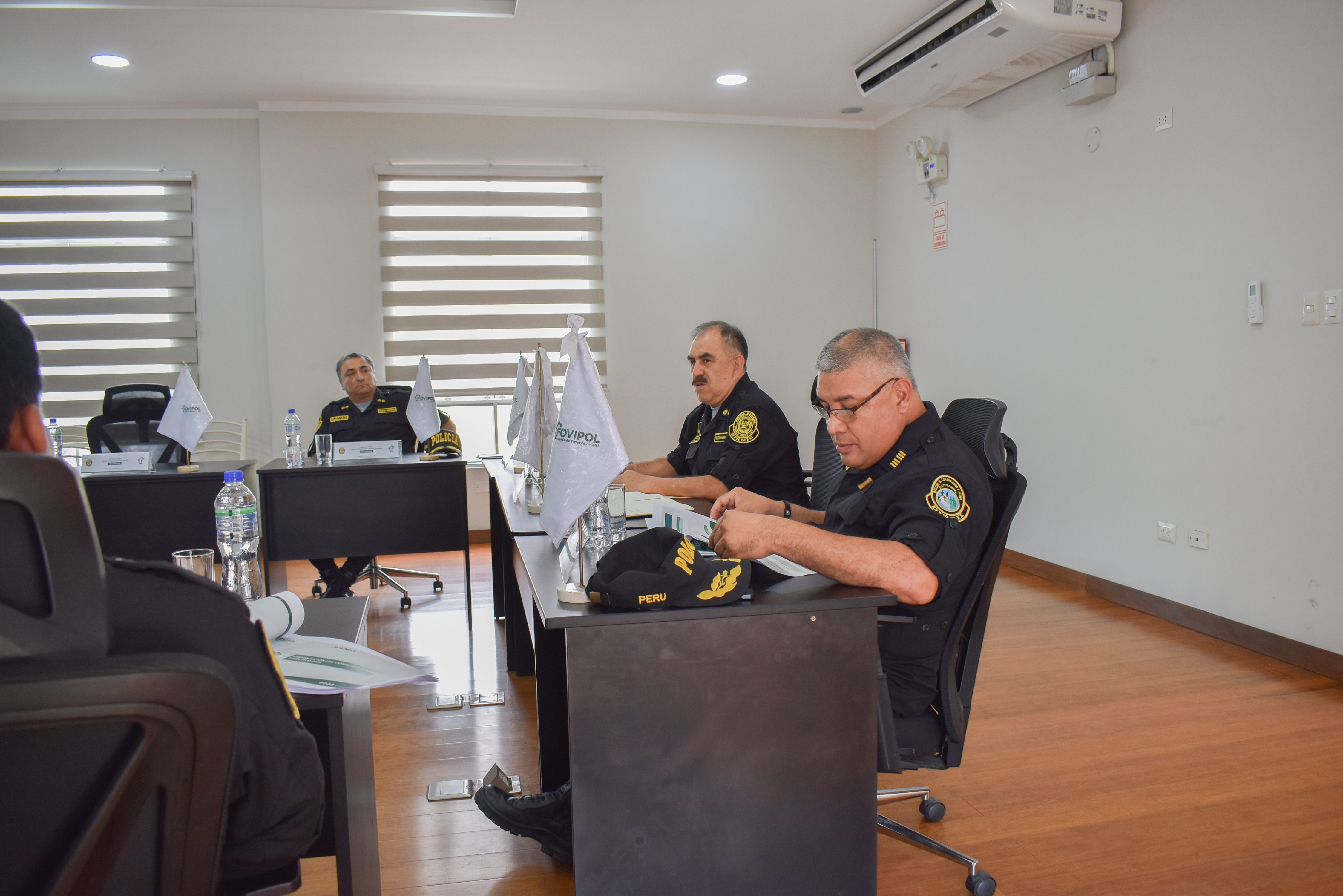 FOVIPOL agiliza la firma de cheques en beneficio de sus administrados