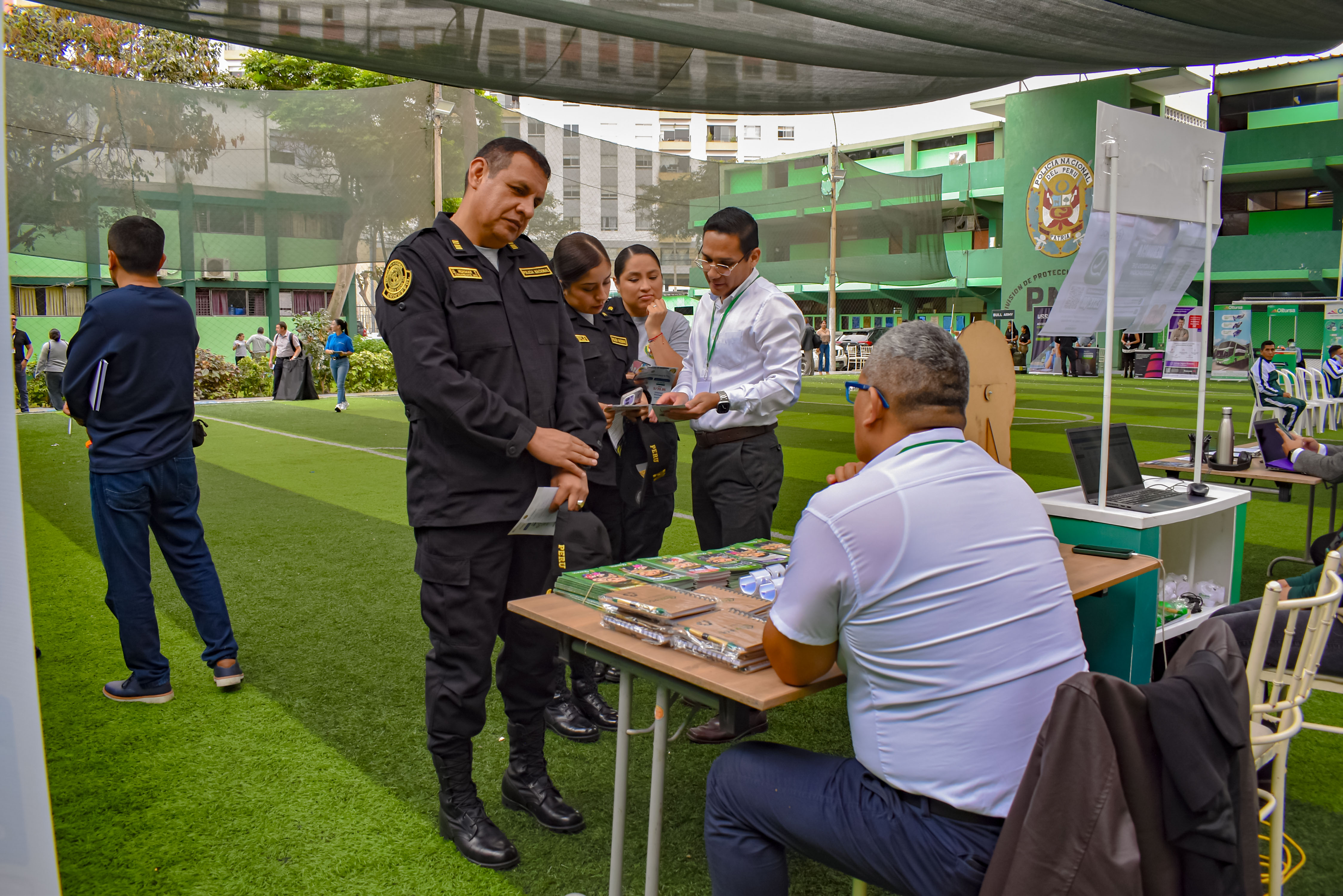 FOVIPOL acercó sus servicios a la familia policial durante campaña de salud e información organizada por la DIRBAP PNP