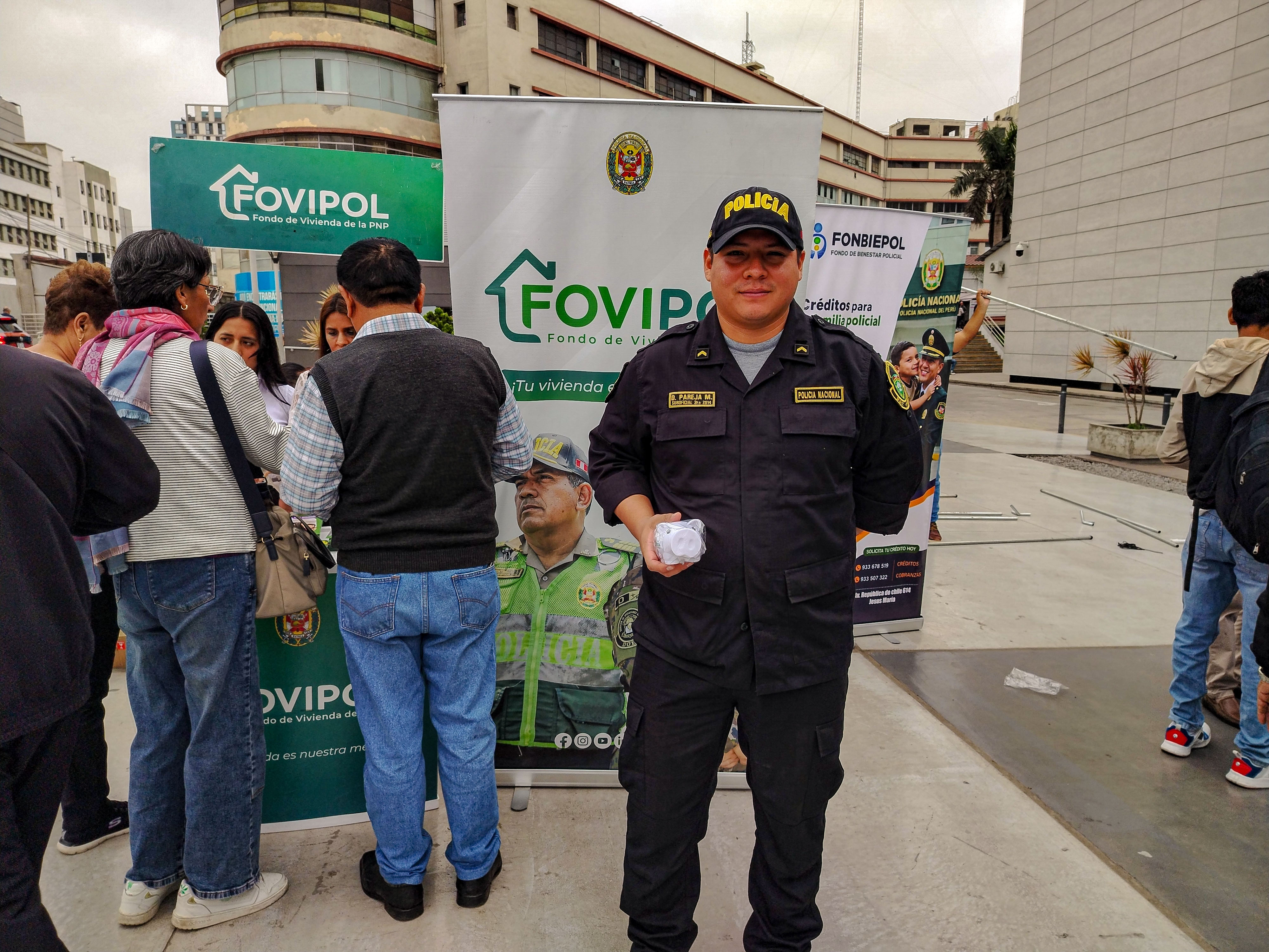 FOVIPOL acercó sus servicios a más de 200 policías en retiro y sus familias durante feria organizada por DIRSAPOL